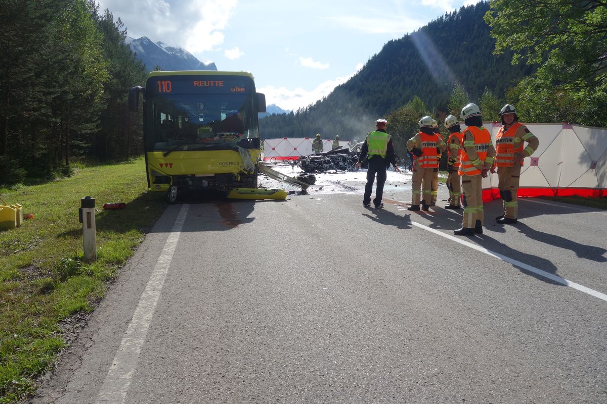 Unfallfahrzeug brannte völlig aus