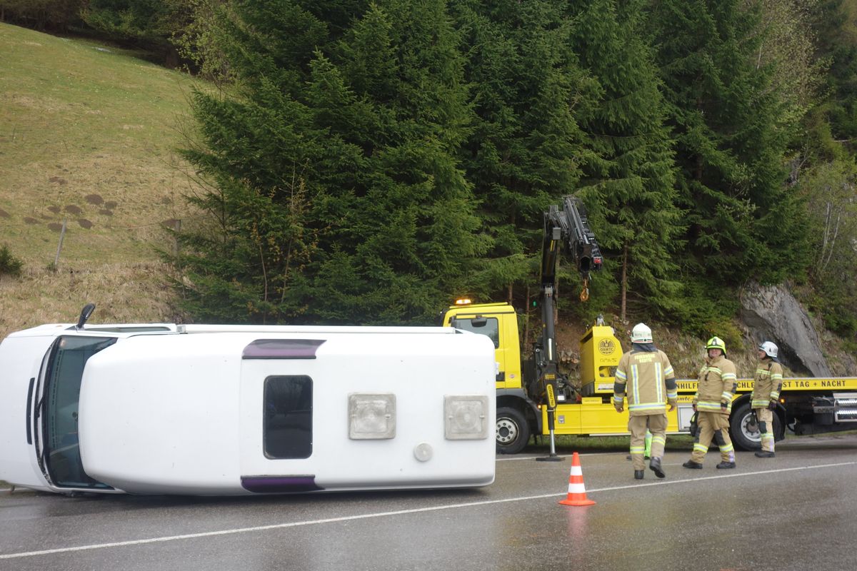 Umgestürztes Wohnmobil