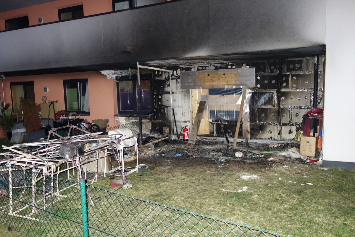 Zustand der Fassade nach dem Terrassenbrand