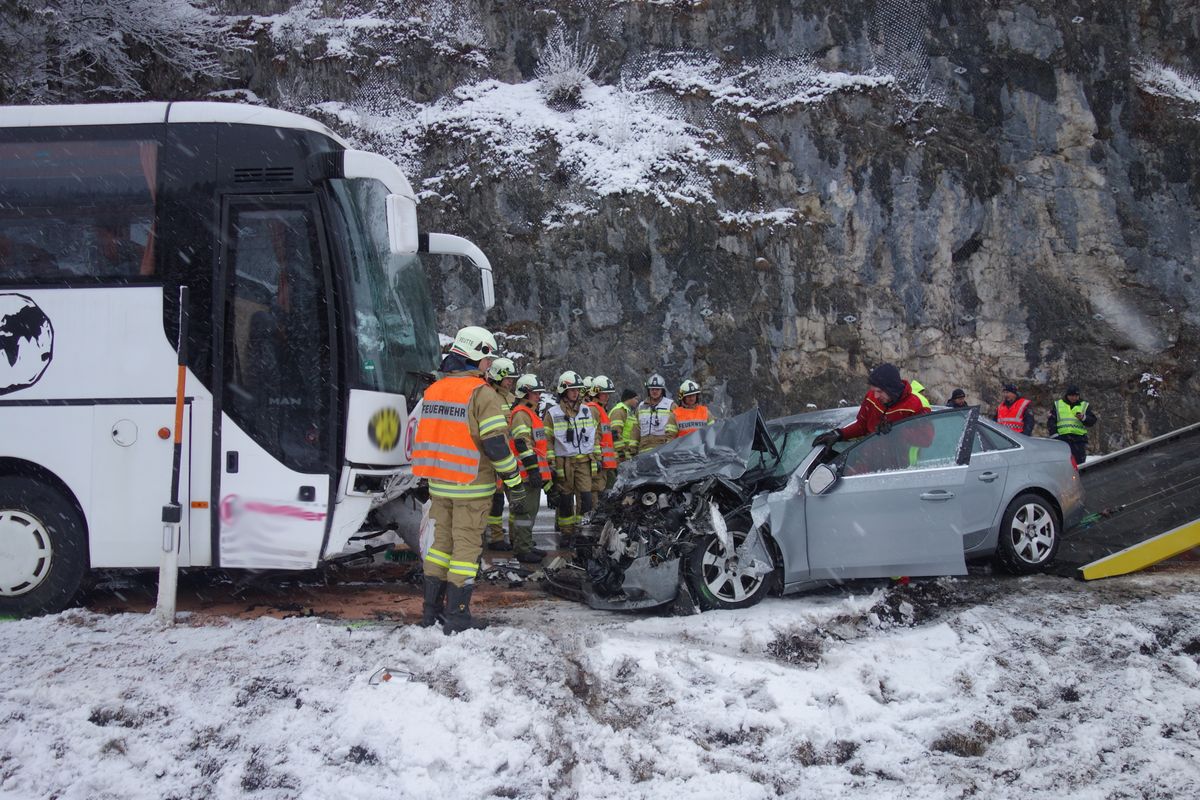 PKW mit Auto kollidiert