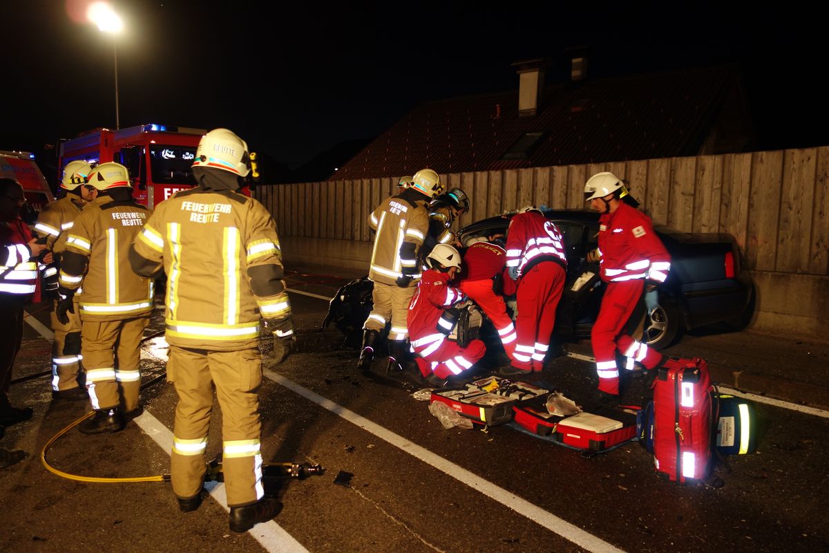 Patientenversorgung durch Feuerwehr und Rettung