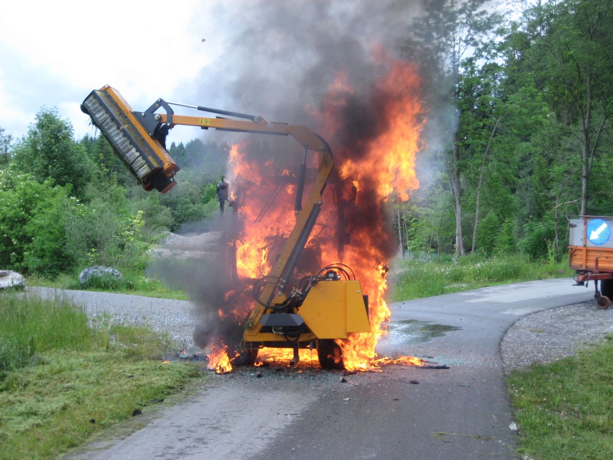 Vollbrand des Kommunalfahrzeugs der Marktgemeinde Reutte