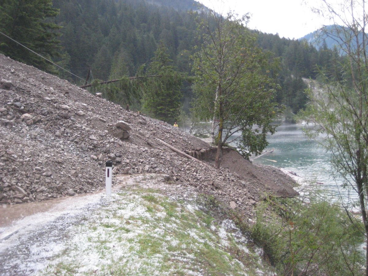 Erdrutsch über die Plansee Landesstraße 