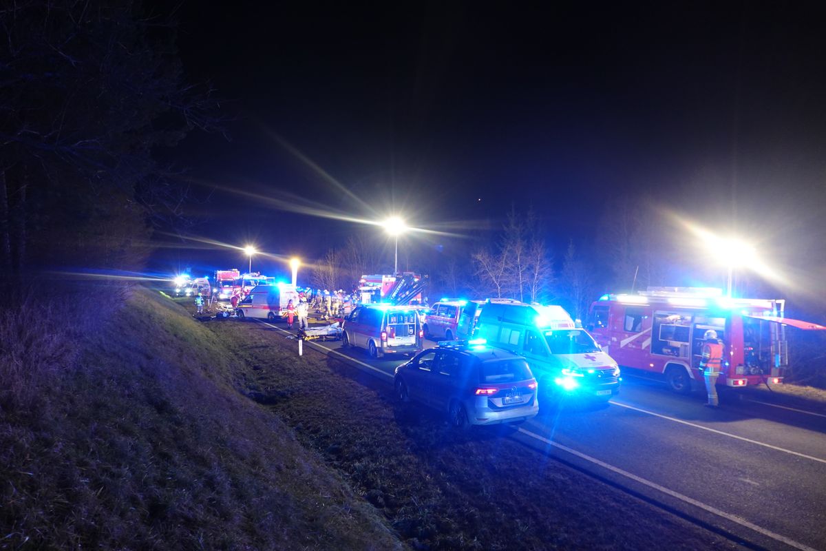 Blick auf die Unfallstelle auf der B 179 - Fernpaß-Straße bei Musau