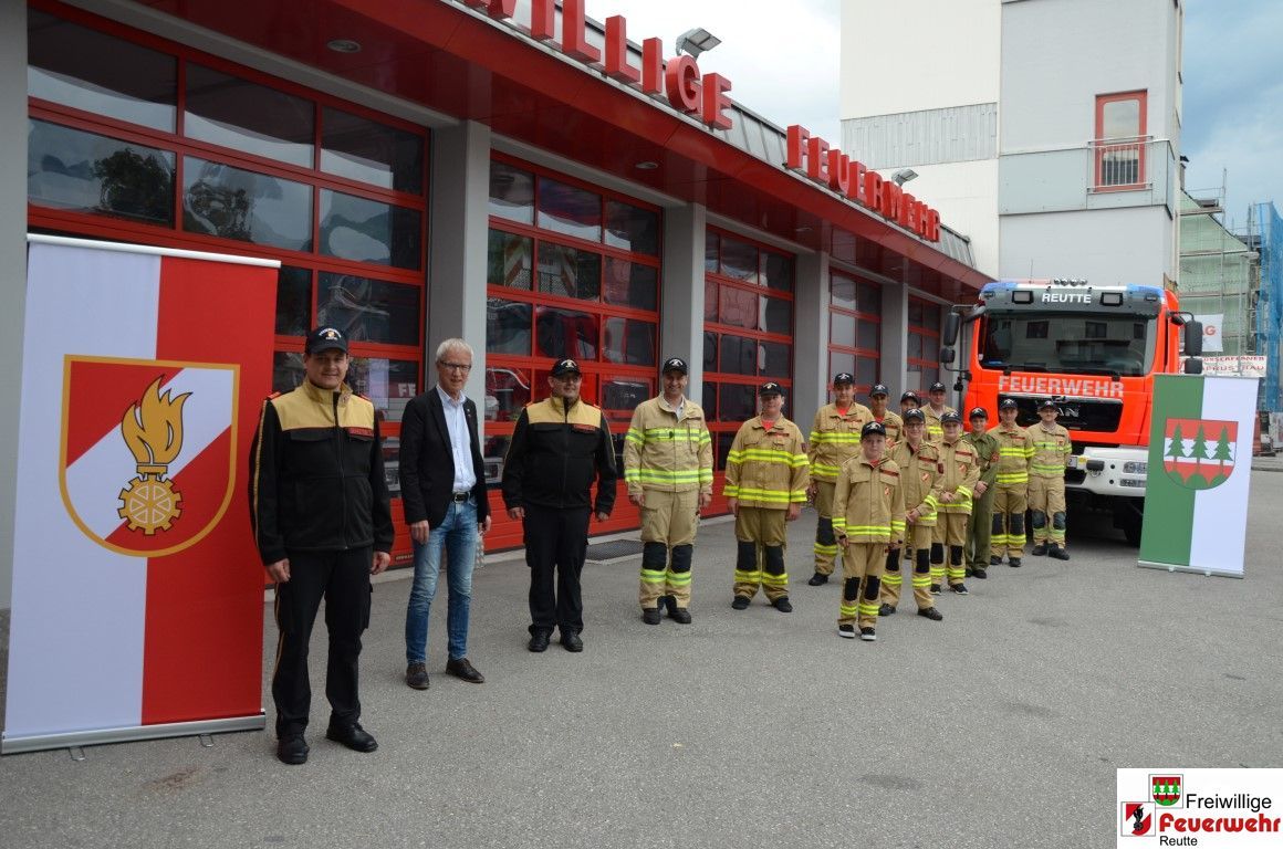 Neue Bekleidung für die Feuerwehrjugend