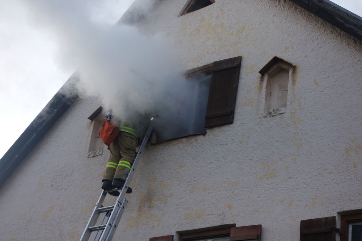 Übund - Brand im Einfamilienhaus