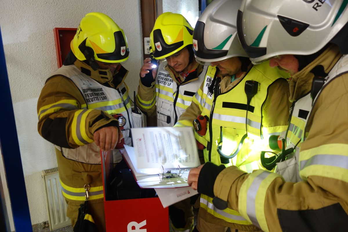 Übung - Arbeitsunfall mit Gasaustritt im Gebäude