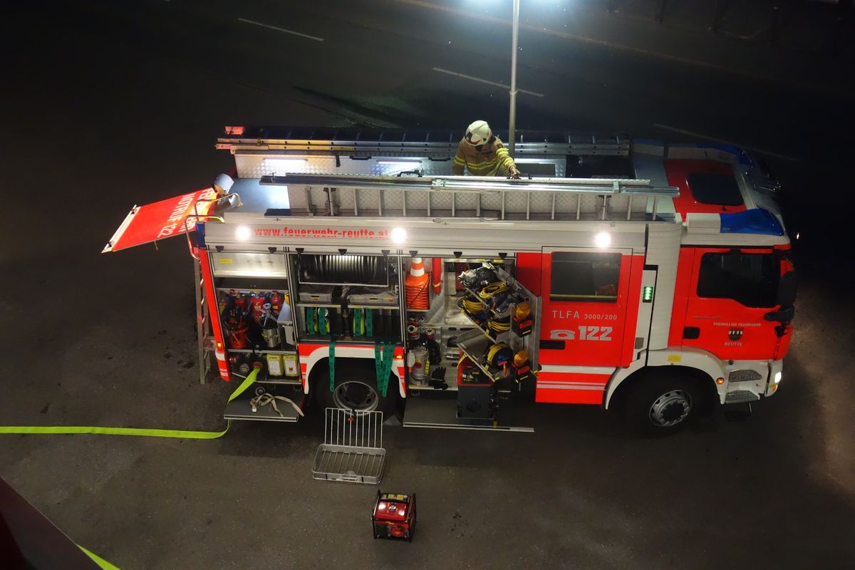 Übung - Zimmerbrand im 2. OG, Wohnung stark verraucht